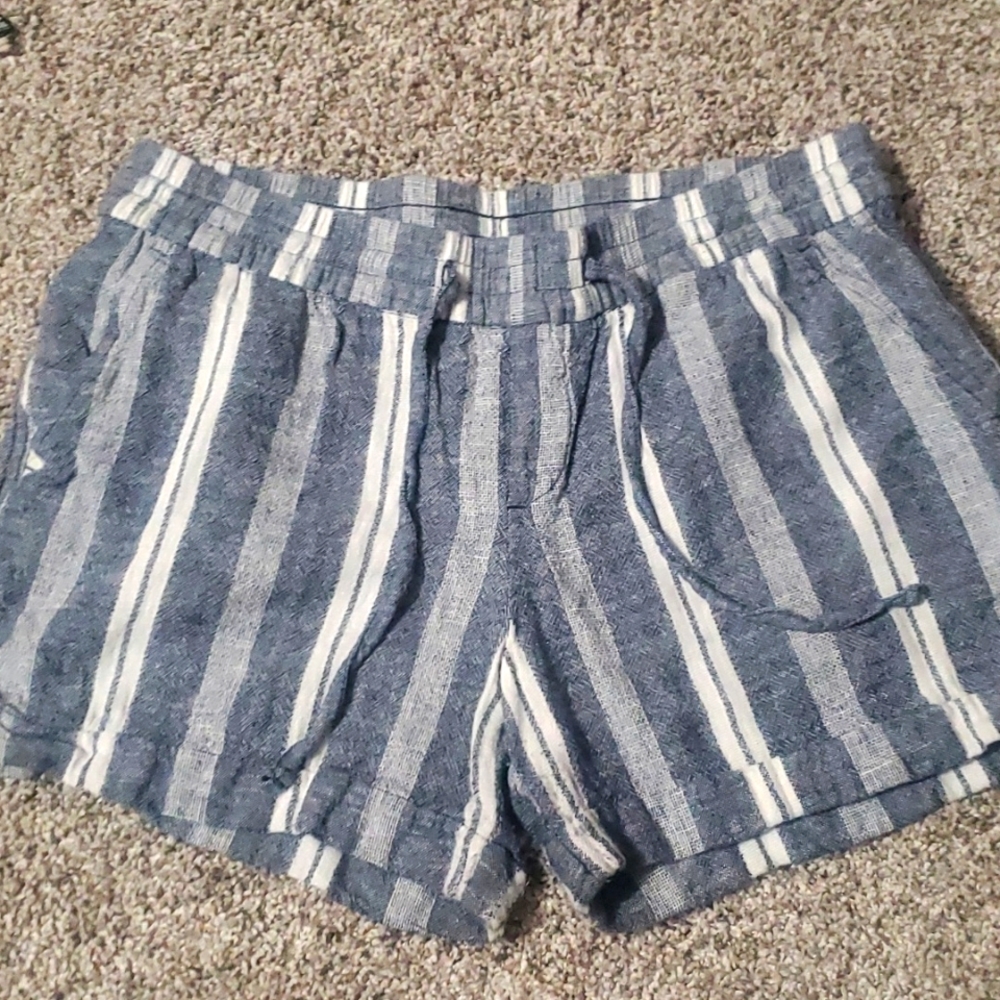 Womens linen, loose fitting shorts.